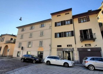 Facciata - Negozio via Alberto De Simoni, 39, Sondrio - foto 2