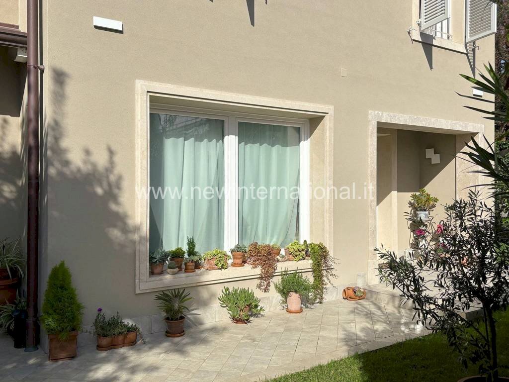 Facciata - Villa via Alessandro Tassoni, Montignoso - foto 2