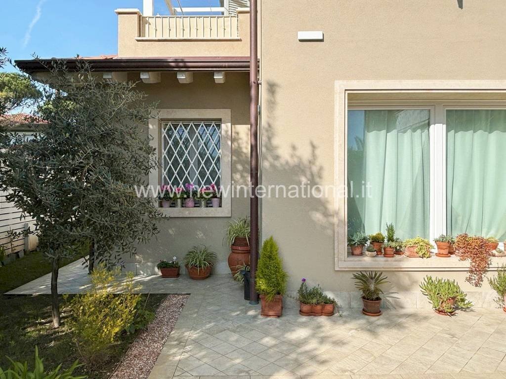 Facciata - Villa via Alessandro Tassoni, Montignoso - foto 3