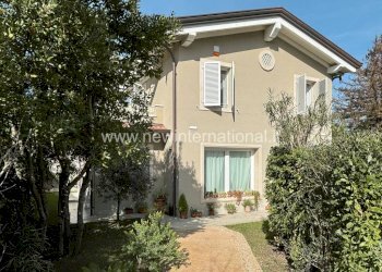 Facciata - Villa via Alessandro Tassoni, Montignoso - foto 1