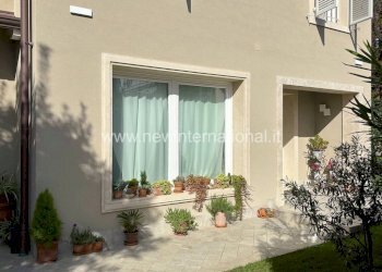 Facciata - Villa via Alessandro Tassoni, Montignoso - foto 2