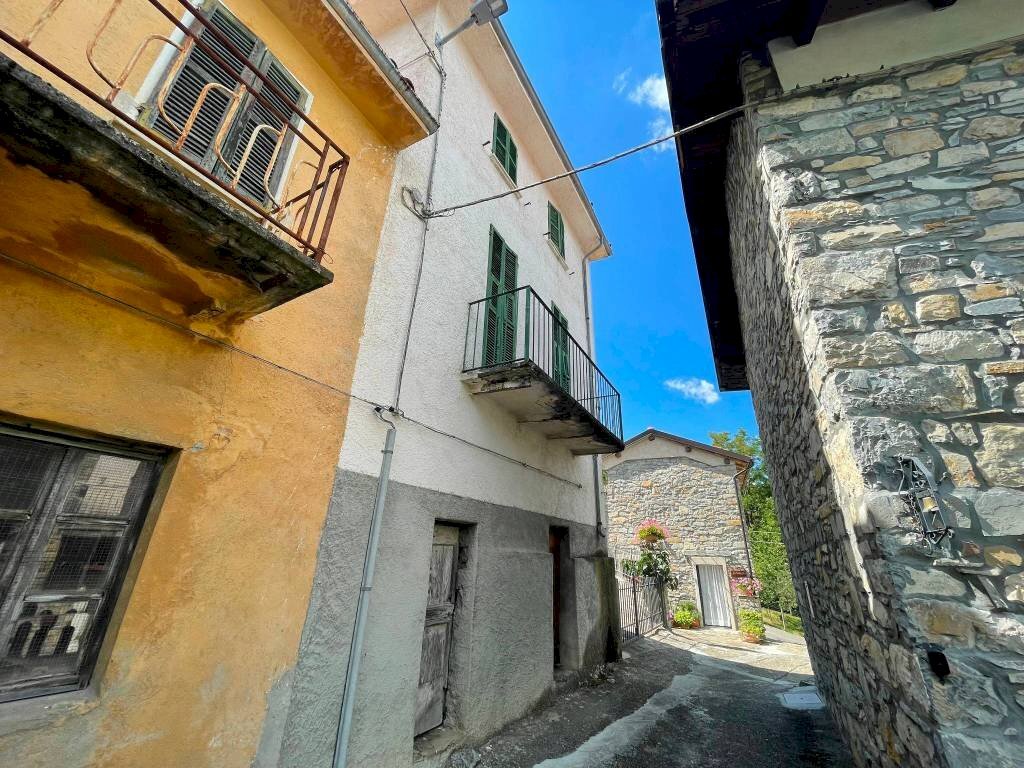 Facciata - Villa a Schiera Frazione Montecapraro, Fabbrica Curone - foto 3