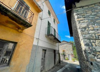 Facciata - Villa a Schiera Frazione Montecapraro, Fabbrica Curone - foto 3