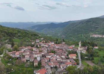 Zona - Villa a Schiera Frazione Montecapraro, Fabbrica Curone - foto 9