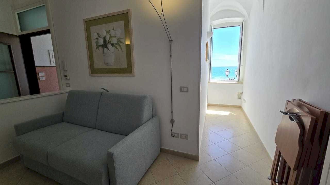 71f3f087-b5fe-43f8-afba-e504a3f73d5b.jpg - Trilocale Via Roma  3, Alassio - foto 2