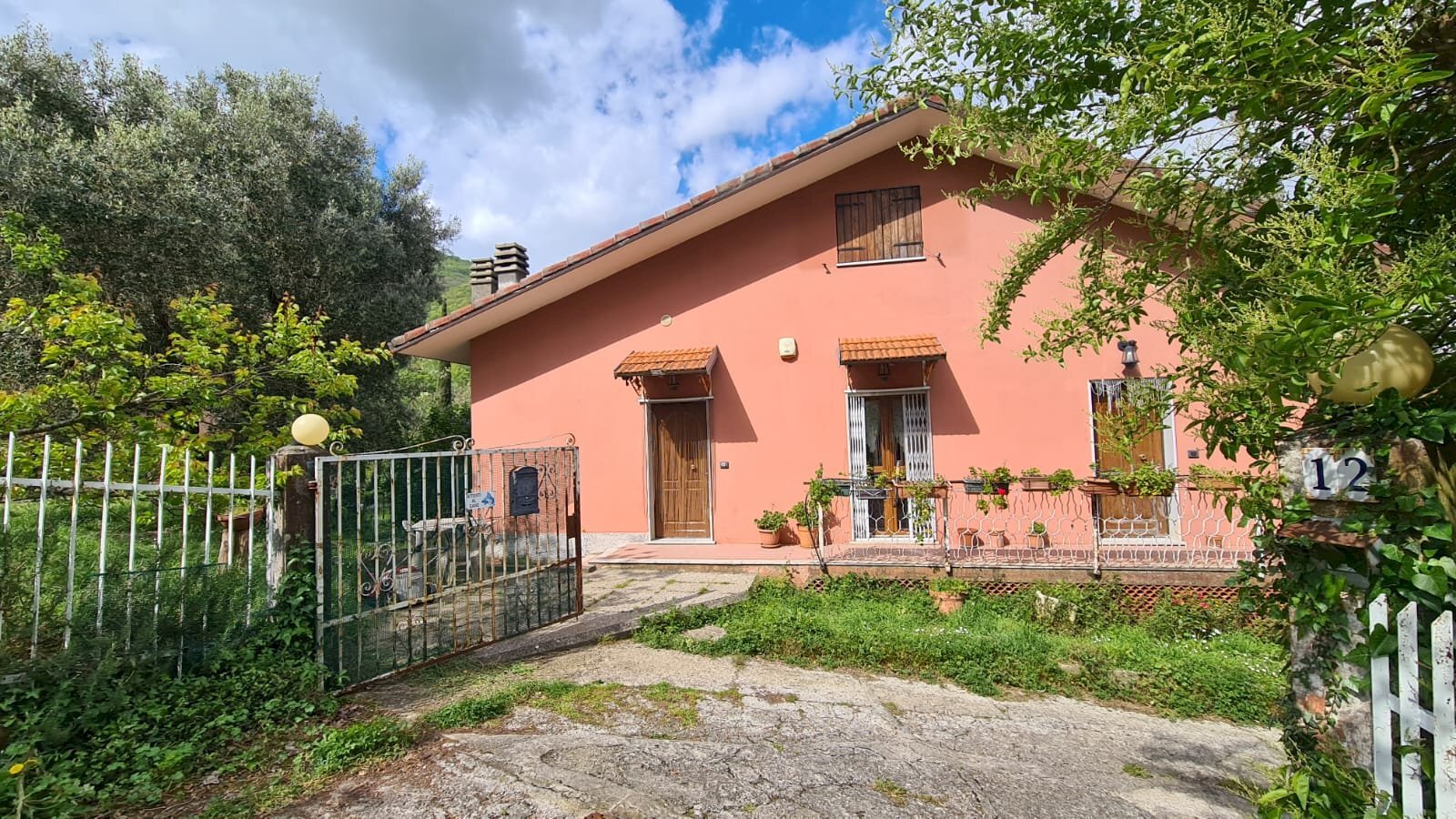 Independent house Sant'Olcese - photo 1