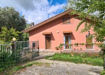 Independent house Sant'Olcese - photo 1