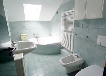 Bagno con vasca - Quadrilocale Località Gray, 12, Camporosso - foto 5