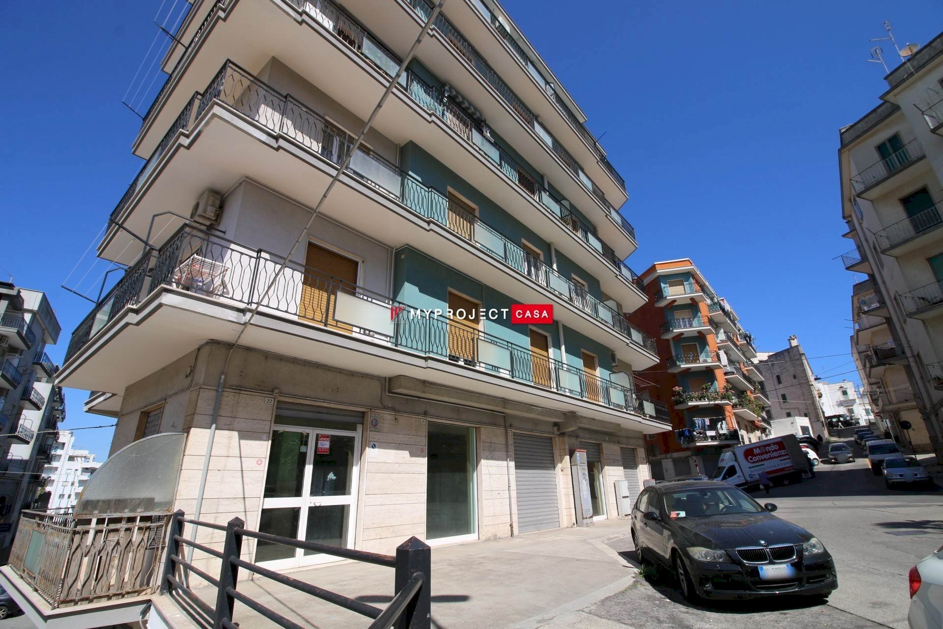 Negozio Via Mulino San Martino, Martina Franca - foto 1