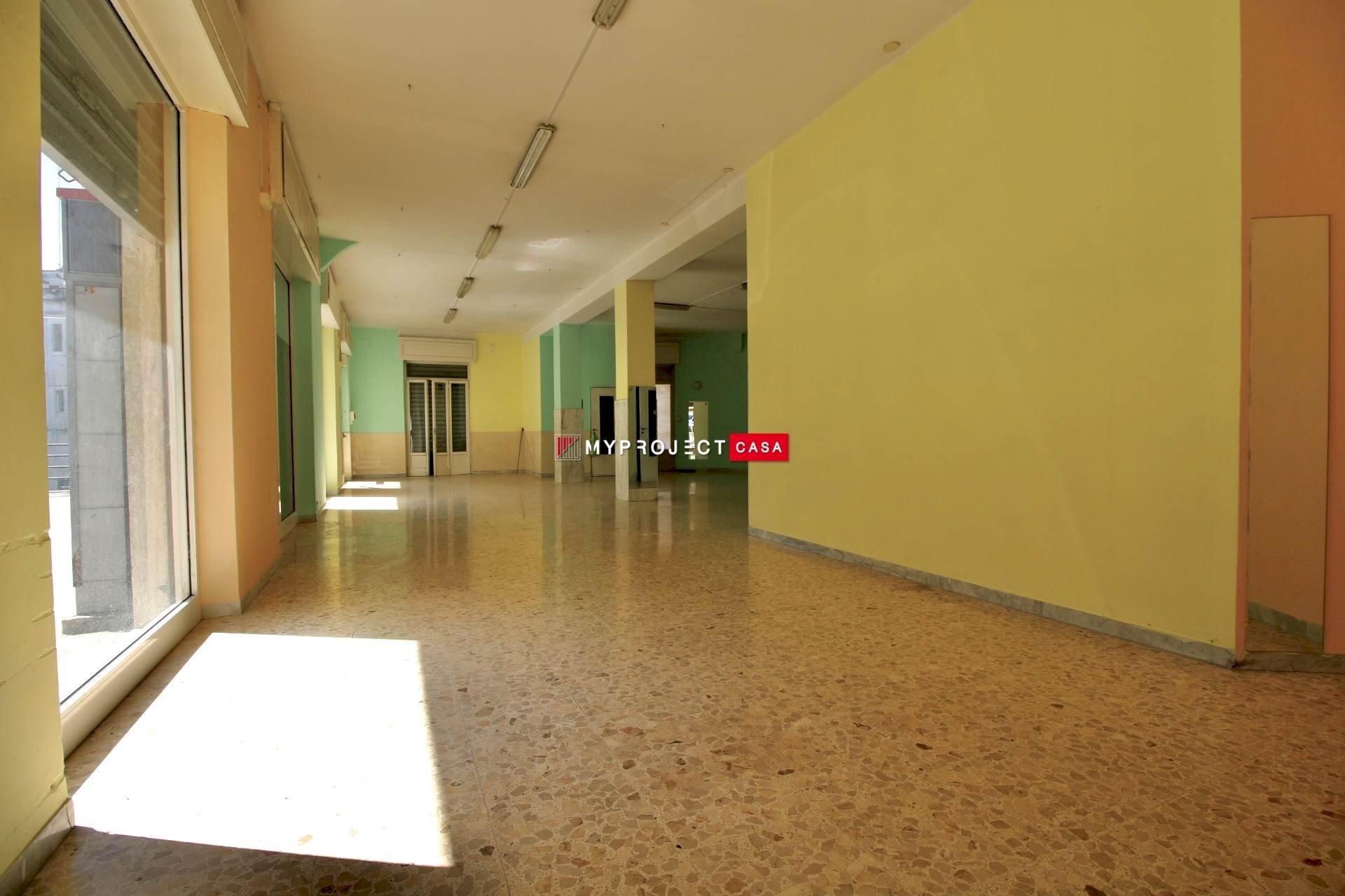 Negozio Via Mulino San Martino, Martina Franca - foto 3