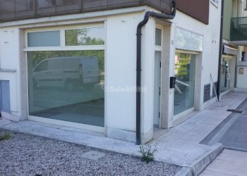 vetrine - Commercial Premises via Del Pontiere 27/A, Legnago - photo 4