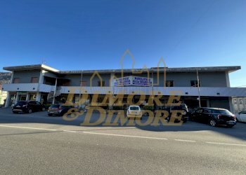 Fabbricato e parcheggi - Locale Commerciale Via Battaglia San Martino 72, Cuveglio - foto 1