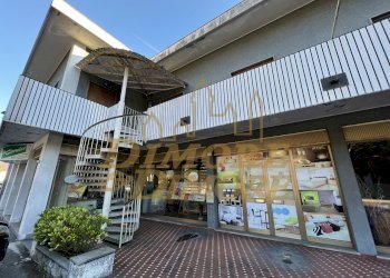 Scala ingresso appartamento - Locale Commerciale Via Battaglia San Martino 72, Cuveglio - foto 4