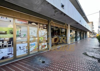 Vetrine Piano Terra - Locale Commerciale Via Battaglia San Martino 72, Cuveglio - foto 5