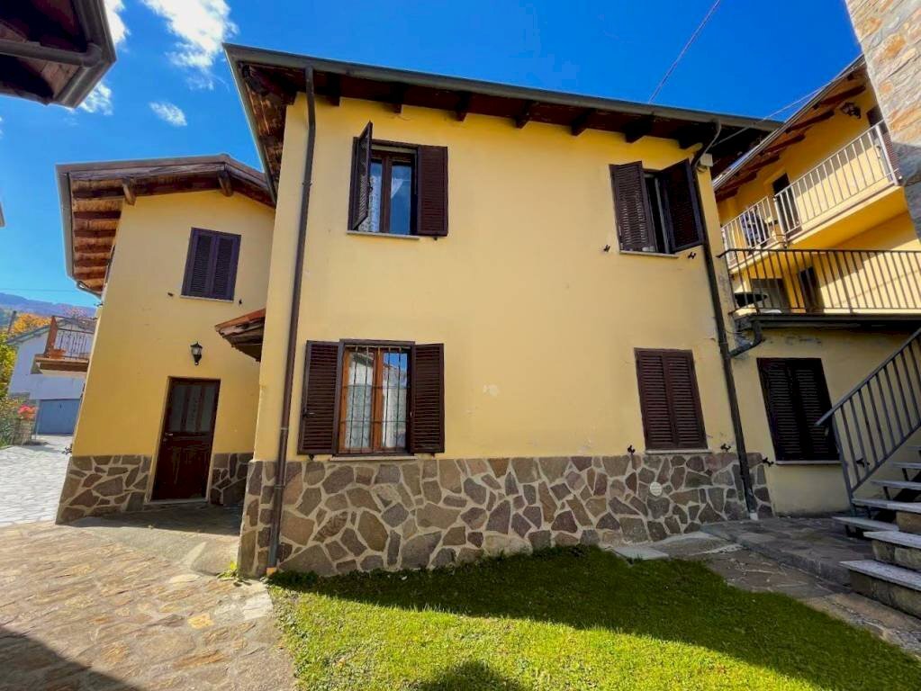 FACCIATA - Villa Frazione Montecapraro, Fabbrica Curone - foto 1