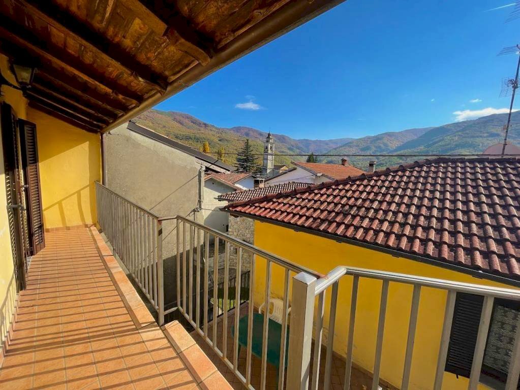 Balcone - Villa Frazione Montecapraro, Fabbrica Curone - foto 2