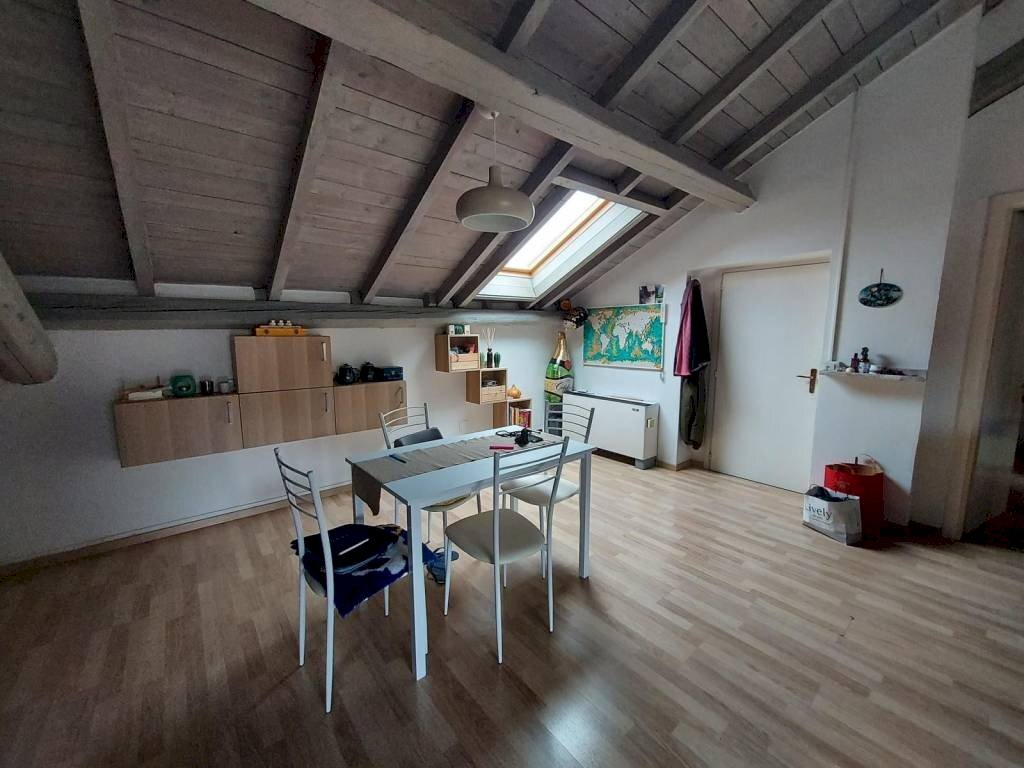 Stanza arredata - Attico via Felice Orrigoni, Varese - foto 1