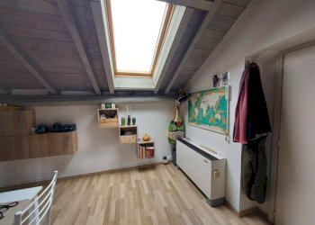 Stanza arredata - Attic via Felice Orrigoni, Varese - photo 3