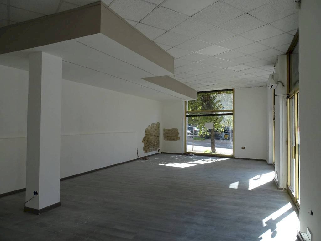 Shop viale Luigi Campofregoso, Terni - photo 1