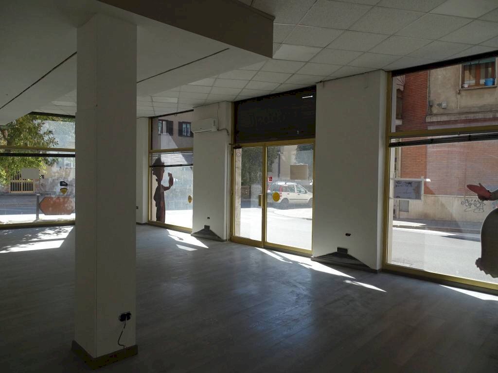 Shop viale Luigi Campofregoso, Terni - photo 2