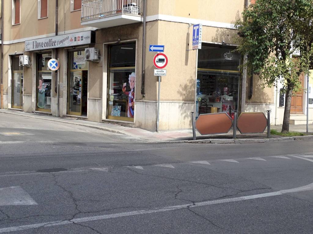 Shop viale Luigi Campofregoso, Terni - photo 2