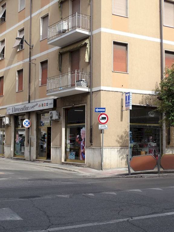 Shop viale Luigi Campofregoso, Terni - photo 3