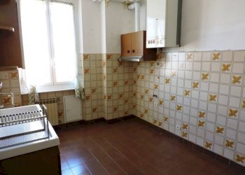 CUCINA - Quadrilocale via Liberti, Genova (zona Sampierdarena) - foto 9
