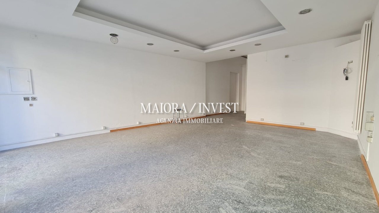 immobile in vendita2.jpg - Commercial Premises via Corso Adriatico, Sant'Egidio alla Vibrata - photo 2
