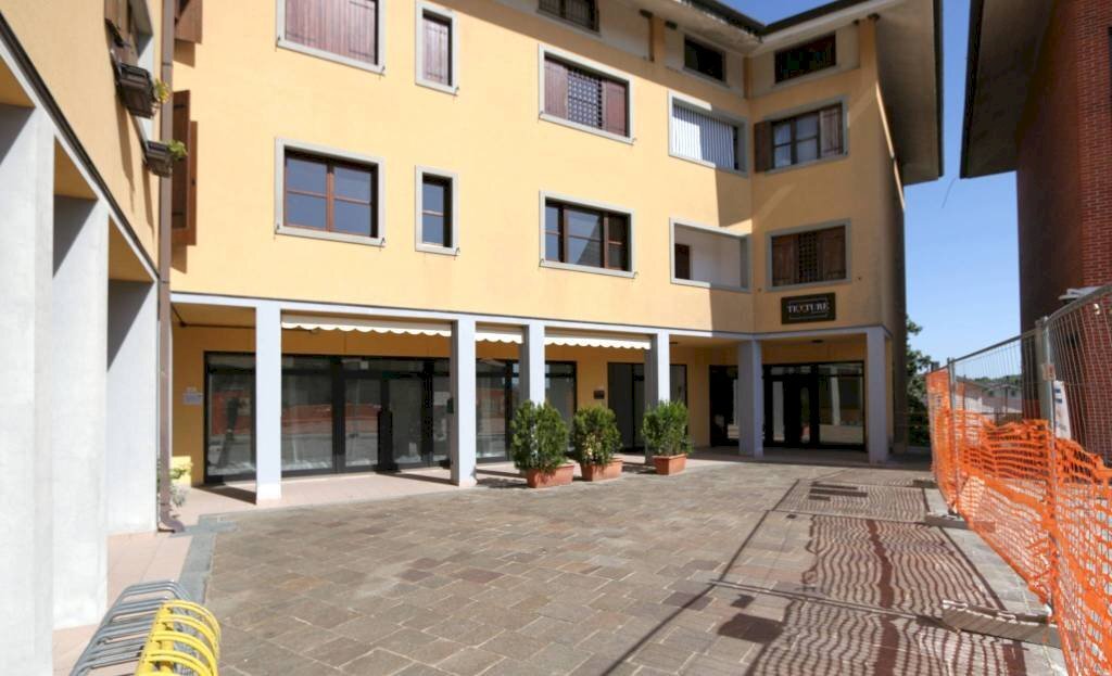 Facciata - Shop piazza Ferdinando Urli, Magnano in Riviera - photo 2