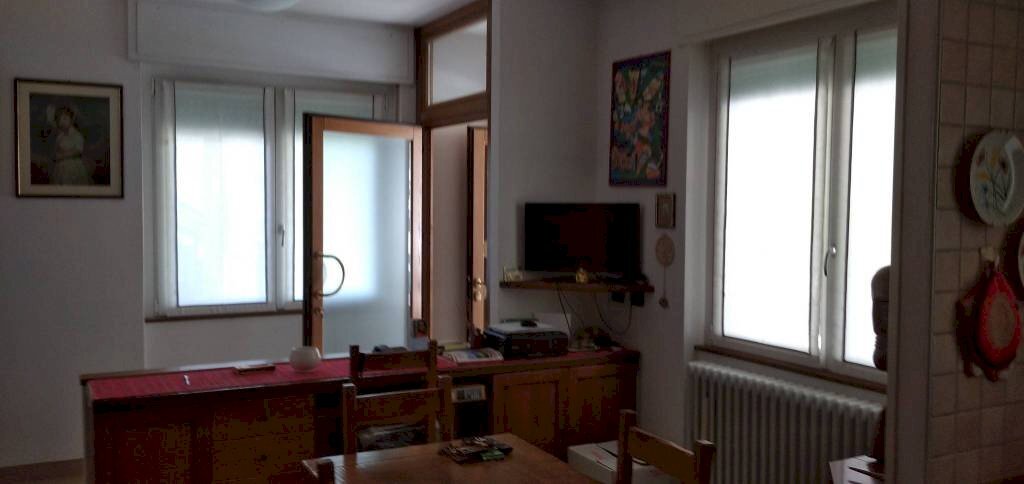 Stanza arredata - Trilocale via Panoramica, Berbenno di Valtellina - foto 1