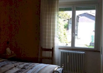 Camera da letto - Trilocale via Panoramica, Berbenno di Valtellina - foto 8