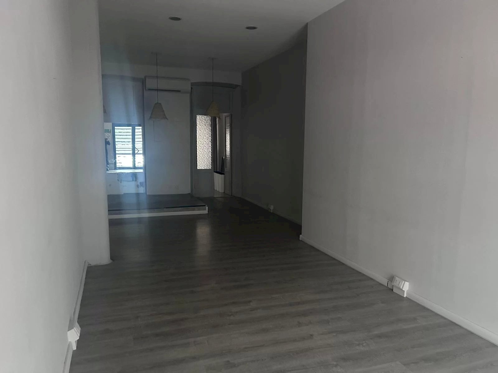 Locale Commerciale Piazza Cesare Battisti, Ventimiglia - foto 1