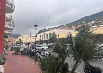 Locale Commerciale Piazza Cesare Battisti, Ventimiglia - foto 2