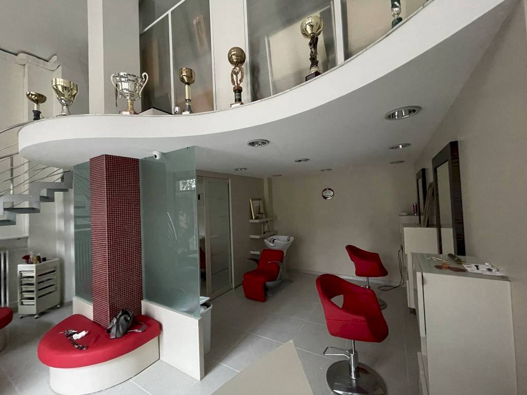 Salone - Negozio viale delle Nazioni, Ravenna (zona Marina di Ravenna) - foto 2