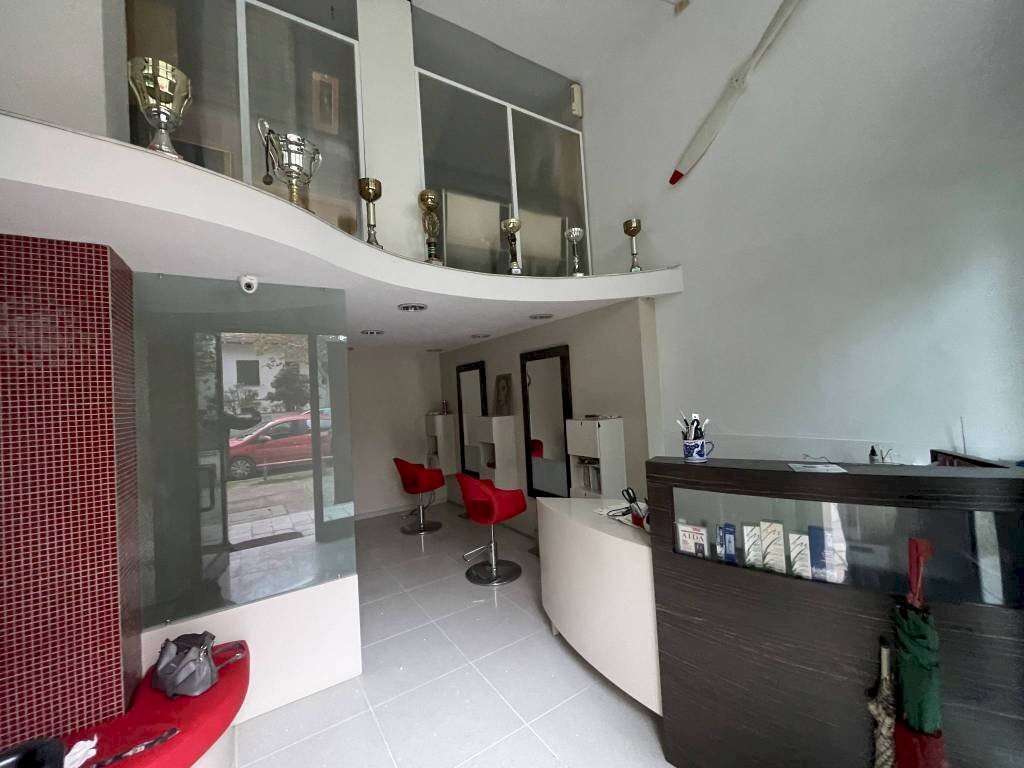 Salone - Negozio viale delle Nazioni, Ravenna (zona Marina di Ravenna) - foto 3