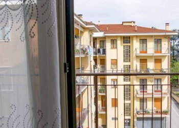 USCITA SUL BALCONE - Appartamento viale Sarrea, 5, Dronero - foto 6