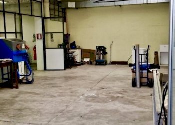 Interni capannone - Locale Commerciale Via Provinciale 26, Anzano del Parco - foto 6