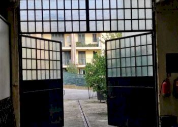 Interni capannone - Locale Commerciale Via Provinciale 26, Anzano del Parco - foto 3