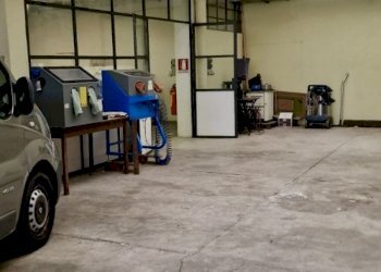 Interni capannone - Locale Commerciale Via Provinciale 26, Anzano del Parco - foto 9