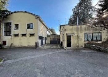 Esterno capannone - Locale Commerciale Via Provinciale 26, Anzano del Parco - foto 1