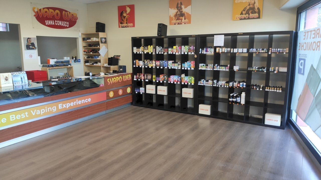 Interni negozio - Tabaccheria VIA CANTURINA  9, Senna Comasco - foto 3