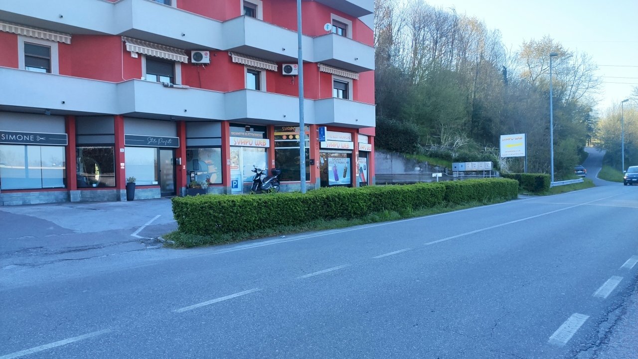 Esterno negozio - Tabaccheria VIA CANTURINA  9, Senna Comasco - foto 1