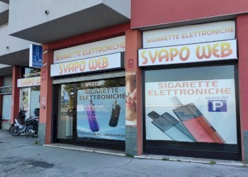 Vetrine negozio - Tabaccheria VIA CANTURINA  9, Senna Comasco - foto 1