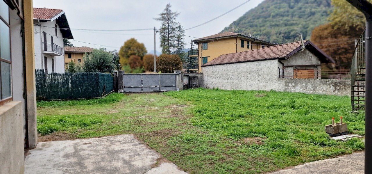 Esterni proprieta - Magazzino Valbrona - foto 3