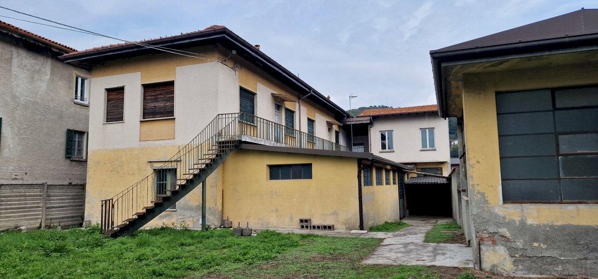 Esterni proprieta - Magazzino Valbrona - foto 1