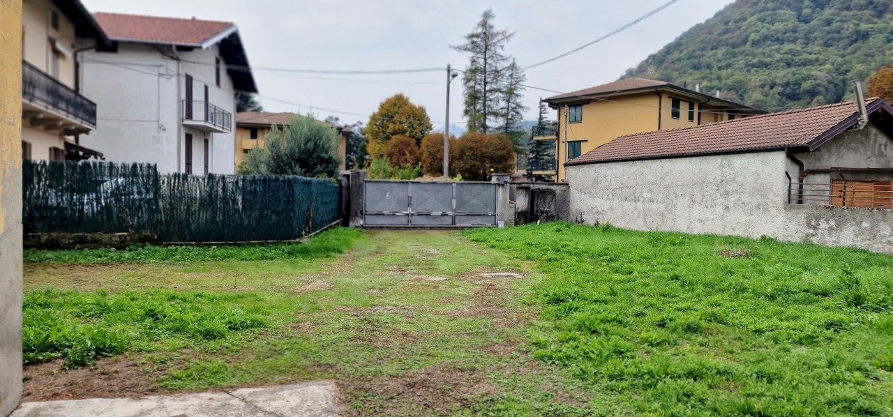 Esterni proprieta - Magazzino Valbrona - foto 2