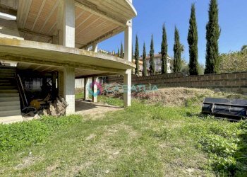 giardino - Casa indipendente Cappelle sul Tavo - foto 9