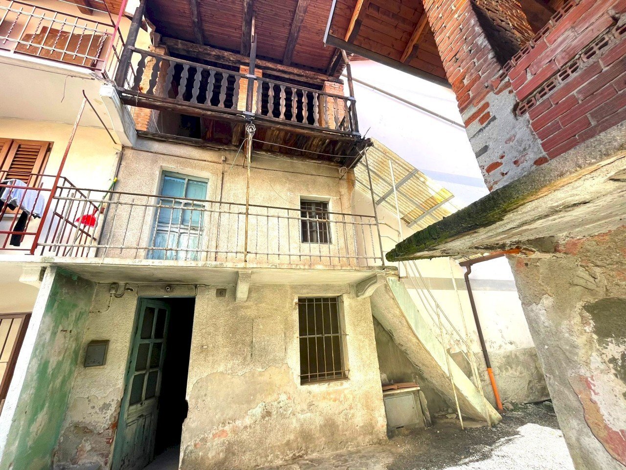 ABITAZIONE - Portion of a house Piazza Castello 30, Ciriè - photo 1