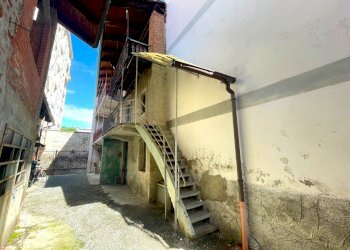 ABITAZIONE E CORTILE - Terratetto - Terracielo Piazza Castello 30, Ciriè - foto 5