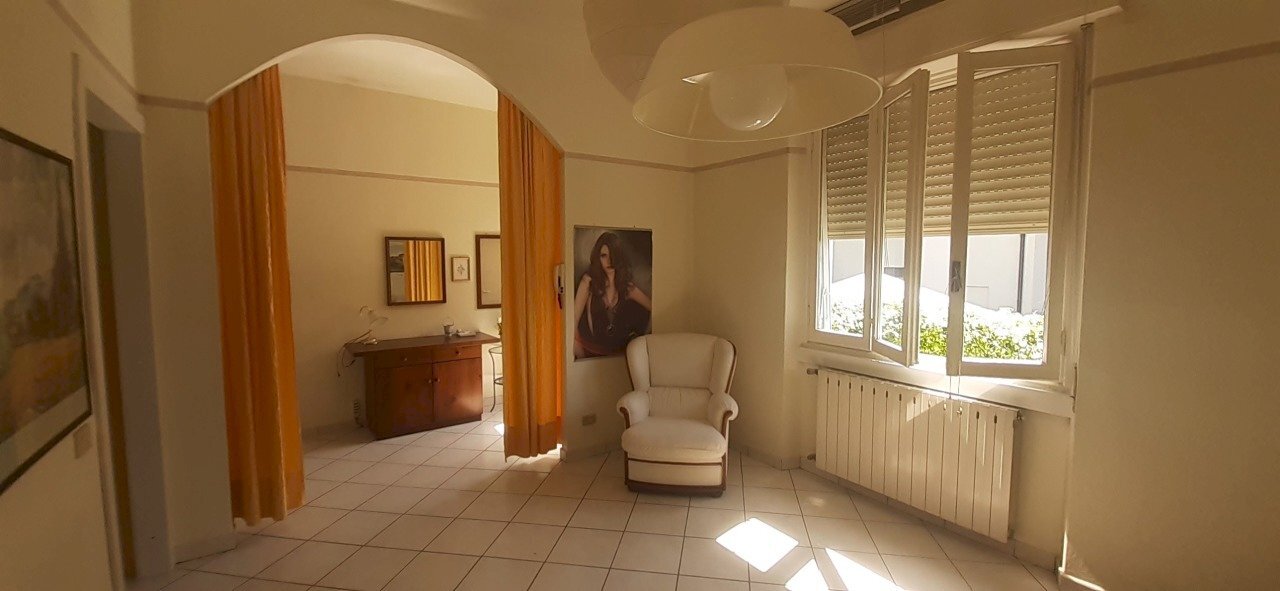 20240509_111643.jpg - Commercial Premises Via Armando Diaz 7, Somma Lombardo - photo 1